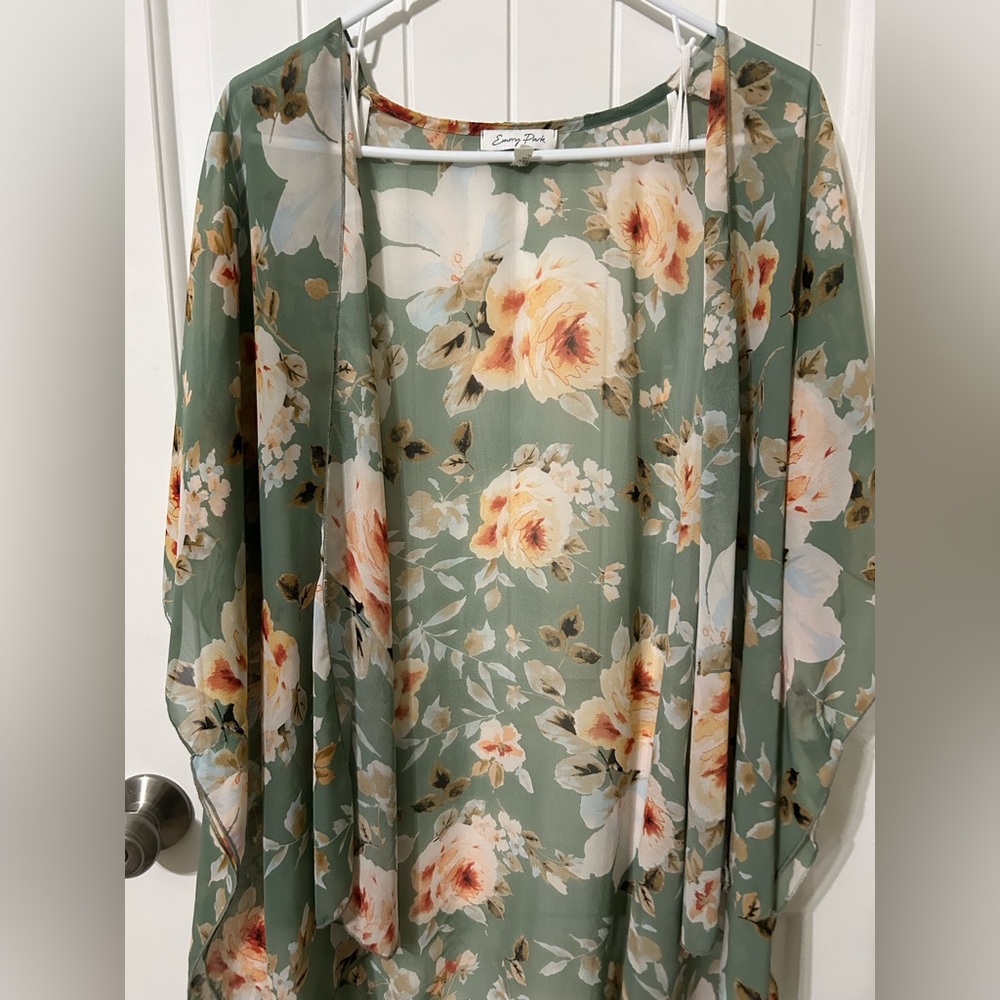 Light Floral Pattern Kimono